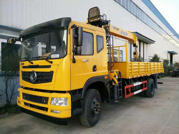 東風(fēng)征夢(mèng)6.1米貨廂隨車吊