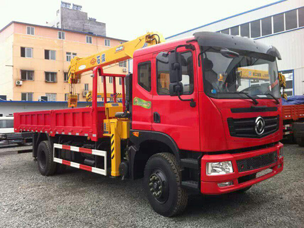 東風(fēng)征夢(mèng)6.1米貨廂隨車吊