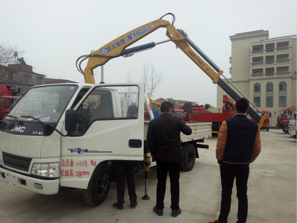 江鈴順達雙排徐工2噸隨車吊