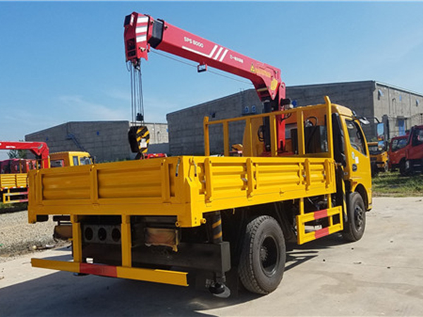 小型藍(lán)牌福瑞卡3.2噸隨車吊