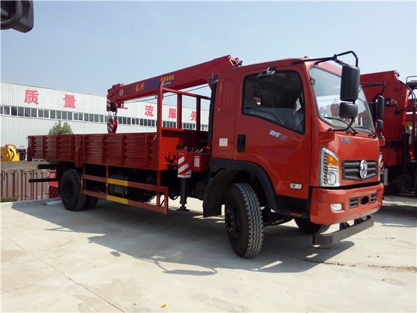 國(guó)五東風(fēng)玉虎6.3噸隨車(chē)吊 國(guó)五東風(fēng)玉虎6.3噸隨車(chē)吊