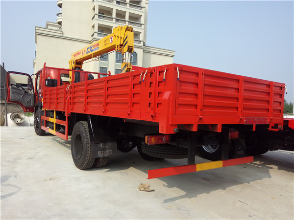 國(guó)五東風(fēng)玉虎6.3噸隨車(chē)吊 國(guó)五東風(fēng)玉虎6.3噸隨車(chē)吊