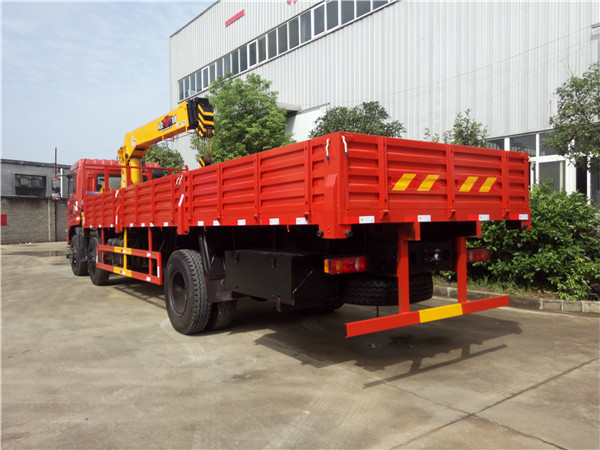 東風前四后四飛濤8噸隨車吊 東風前四后四飛濤8噸隨車吊