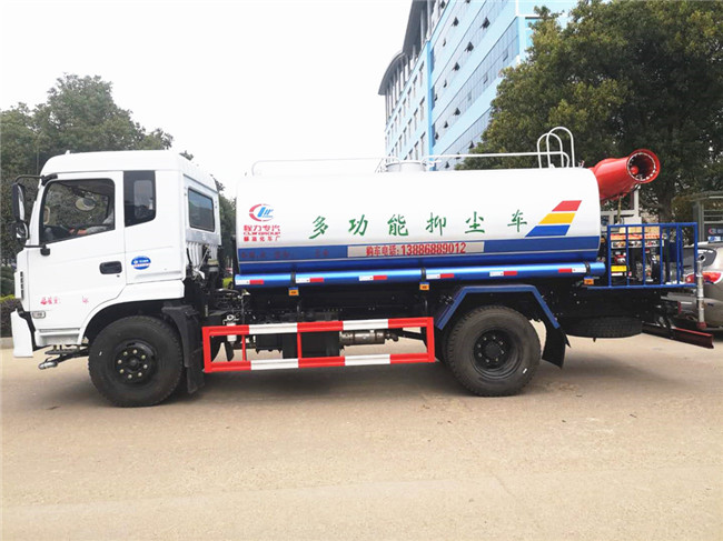 東風(fēng)專底12噸霧炮車