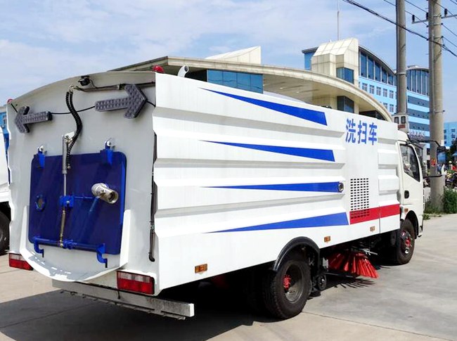 東風(fēng)多利卡D7洗掃車(chē)