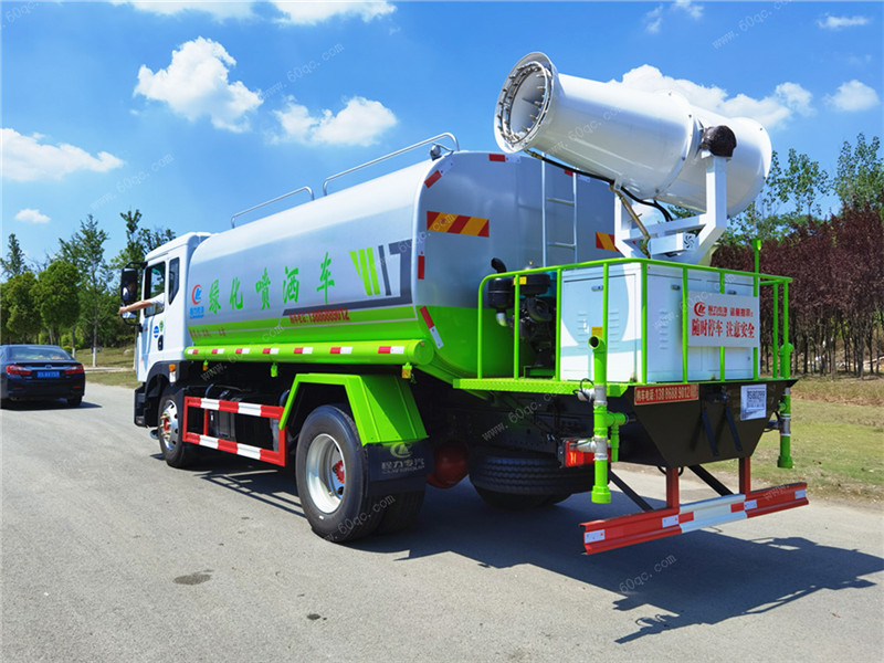 霧炮車廠家助力國家環(huán)保建設，國外局勢任然緊張！