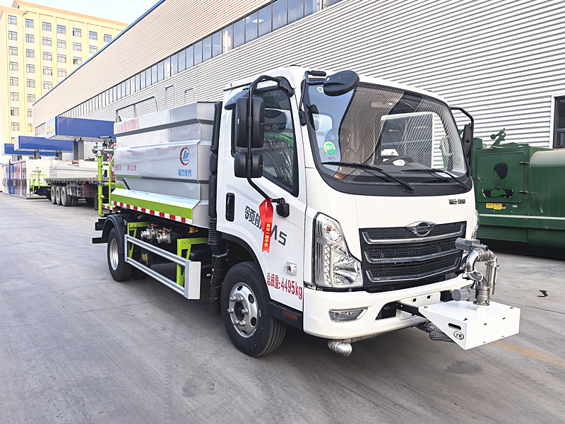 福田領(lǐng)航M5藍牌抑塵車